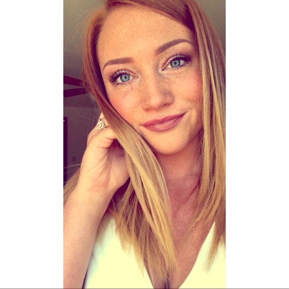 Meet Your Posher! 🌸 - Picture 1 of 8